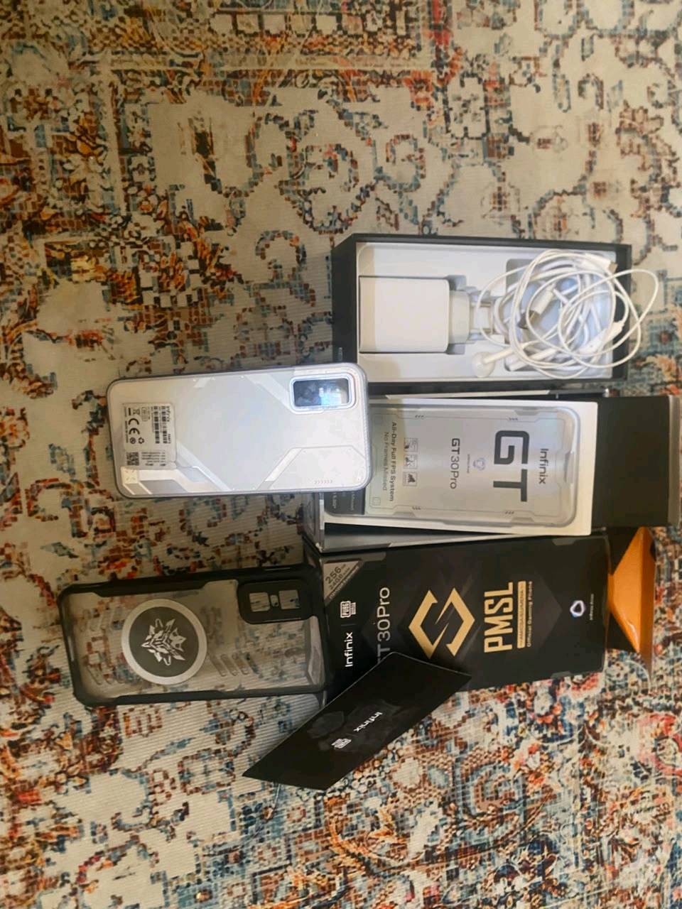 للبيع فقط (كاش) / جهاز كامل الملحقات ويه كرتونته + هدية كفر مميز 🔥
​الجهاز: Infinix GT 30 Pro (نسخة الألعاب الفول).
النظام: محدث لآخر إصدار رسمي من الشركة، مستقر وسريع جداً.
الملحقات: كرتونته الأصلية كاملة ونظيفة + رأس الشاحن الأصلي + الكيبل + السماعات.
🎁 الإضافات: ويا كفر (جراب) هدية محترم كُلش وشكله حلو (موضح بالصورة).
الأداء: يشغل 120 فريم ببجي ثابتة، وحش بالألعاب والجيروسكوب ماله ليزر.
النظافة والبطارية: الجهاز على وضع الشركة (لا مفتوح ولا مصلح ولا فايت صيانة)، بطاريته خرافية بنسبة 98% (استخدام 6 أشهر فقط للألعاب والتصفح).
ملاحظة للأمانة (موضحة بالصورة): بيه فطر خفيف بالإطار الجانبي البلاستيك، الدكم شغالة طبيعي 100% وما تؤثر على أي شيء نهائياً، ومن تحط الكفر يختفي الأثر تماماً.
​السعر: 320,000 دينار عراقي (وبيه مجال للشراي الصامل).
المكان: الزبير / الفحص والمعاينة وين ما تحب.
​للشراء، المراسلة على الخاص أو الاتصال علئ الرقم الموجود والضاهر ❤.
