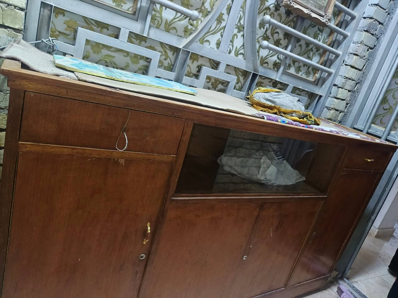 السلام عليكم بوفيه تزكام مع ميز مرايا نضيفات للبيع سعر 200وبيهن مجال الشراي يجي خاص وبخدمته


**إذا كنت صاحب هذا الإعلان وتريد حذفه لأي سبب، رجاءا أرسل رسالة إلى الدعم الفني**