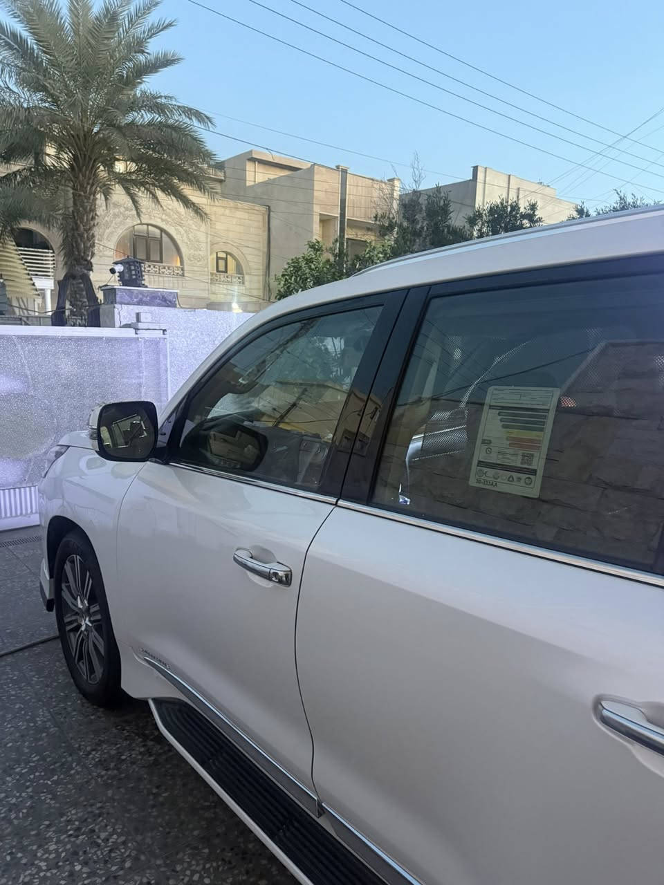 السلام عليكم لكزز للبيع 
٢٠١٧ رقم بغداد 
بأسمي 
ماشيه ١٧٥
التواصل على الرقم ادنى 
***********
أو 
***********
