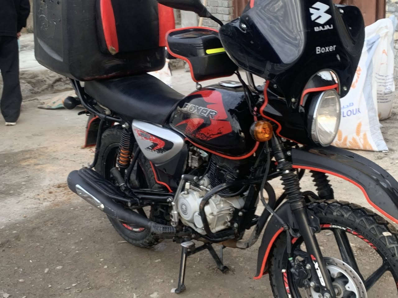 بوكسر للبيع كامله الاوراق اصوليه دراجه زيرو السعر  مليون و700
***********
