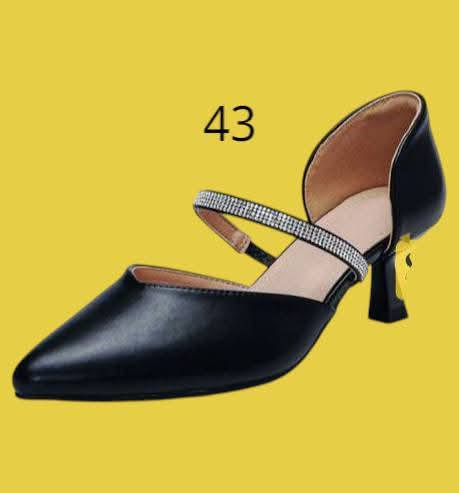 احذية ماركة بريطاني السعر 7 الاف والتوصيل 3 الاف كل المحافظات للحجز واتساب ***********
