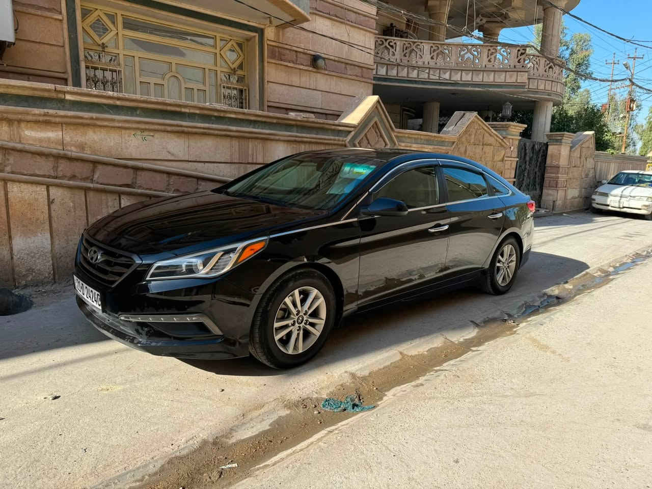 السلام عليكم
سوناتا ٢٠١٥ امريكي حادثها جاملغ خلفي بدون ايرباك ماشية ١٢٠ الف ميل رقم سليمانية بأسمي ويا كب شاشة اندرويد كشن كهرباء مواصفات ال se 
سعرها من الاخير ١١٠ 
*********** للاستفسار اكثر
