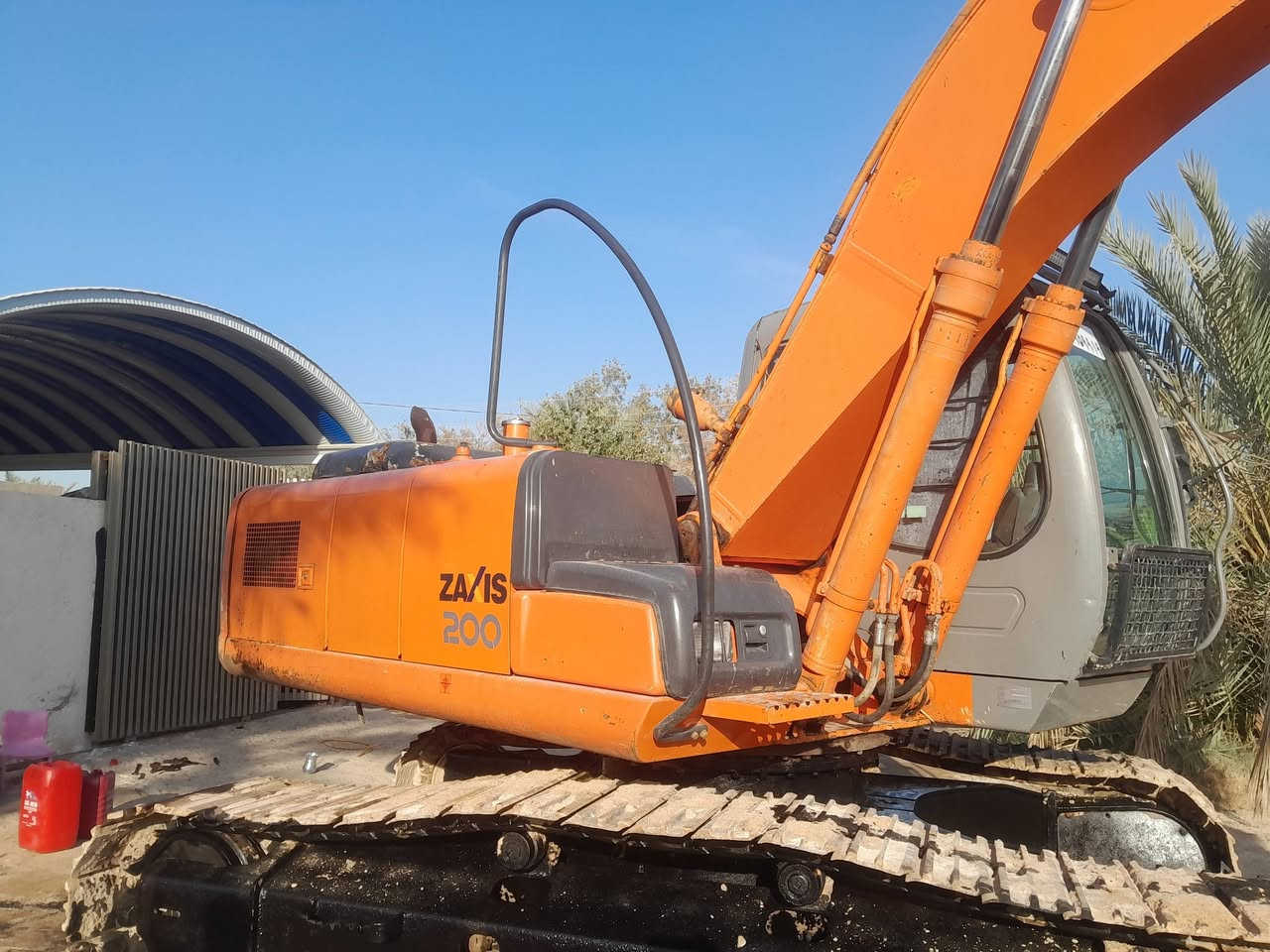 سلام عليكم  هيتاشي ٢٠٠٤ اصل  مكينه نضيفه وجاهزه للعمل مضخه محرك حداديه  سعره ٣  وبيه مجال  اتصل وخادم 
مكان النجف لاشرف شارع كربلاء نجف عمود ١٣٠  
***********
‎0780 798 8643
