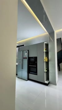 مطبخ مودرن رمادي • خصم ١٠٪ • الحلة شارع ٦٠