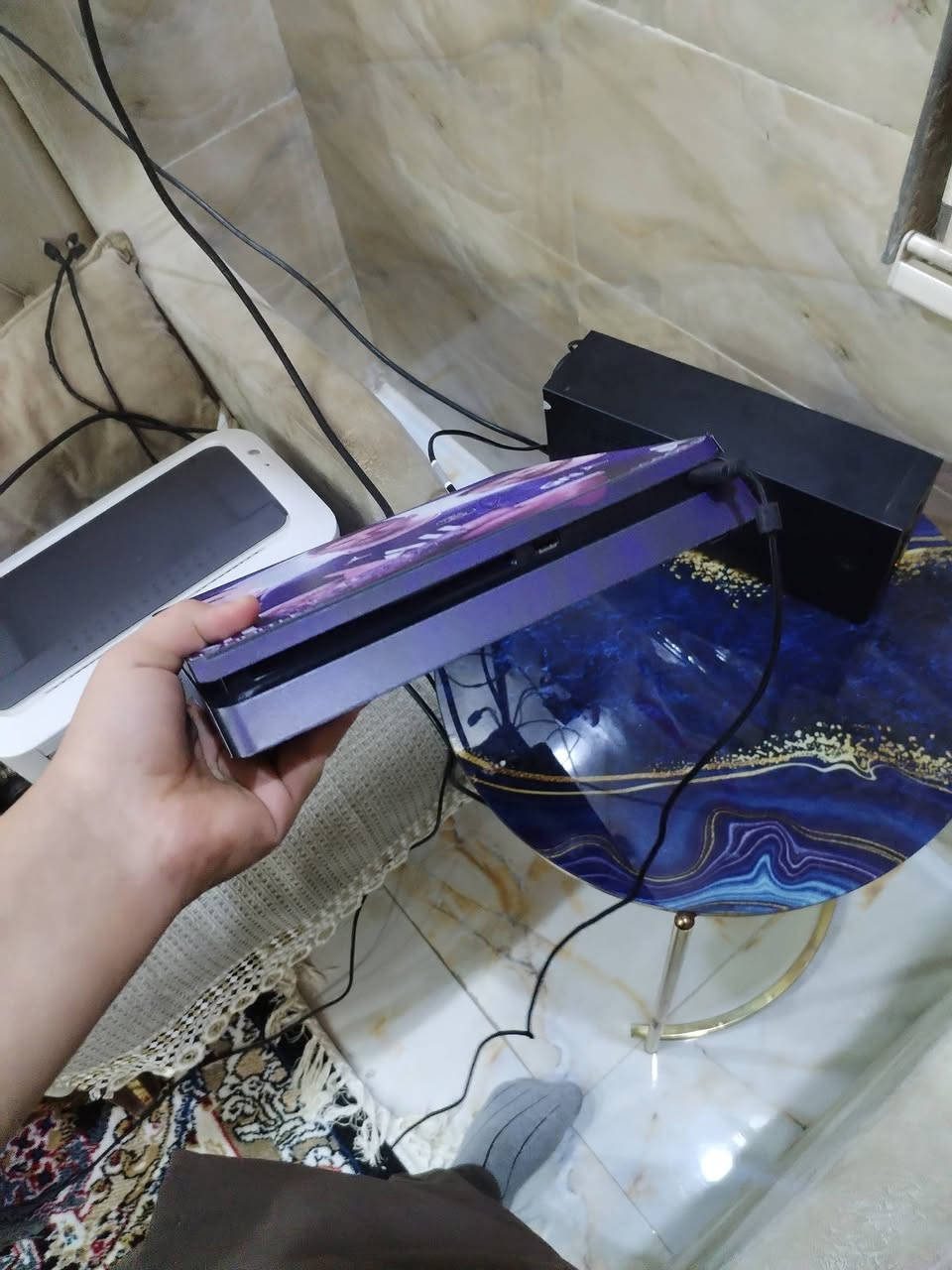 سلام عليكم بلي فور سلم مهكر كامل ملحقاته يدات ثنين ويو بي اس الجهاز نضيف كلش لوك ستيكر الجهاز بي العاب مثل 
pes 21
gta v
fc 26 
call of duty 
god of war 
السراب 
للاستفسار 
***********
***********
السعر 240 وبي مجال
