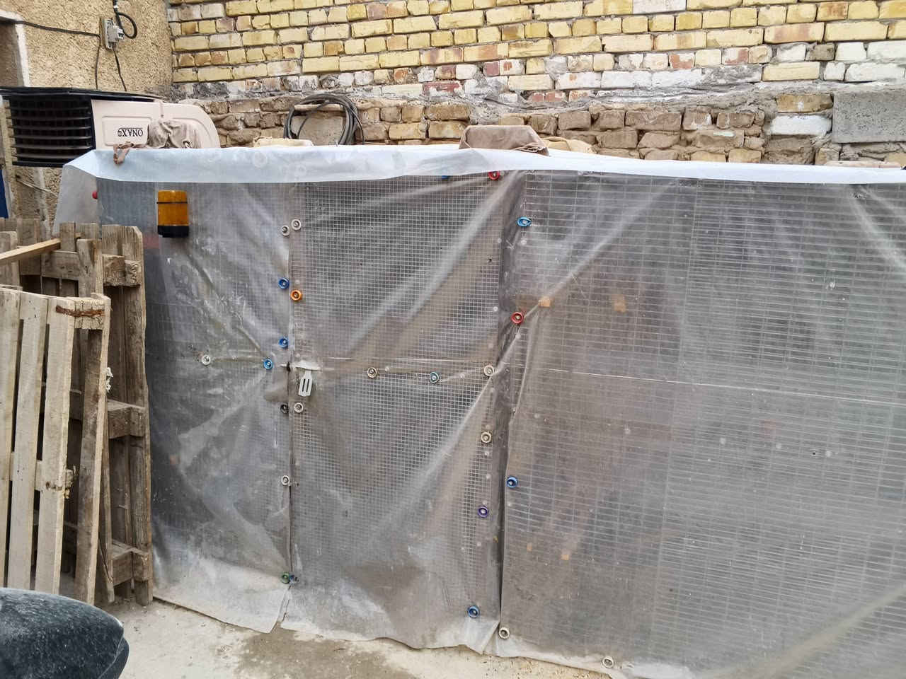 السلام عليكم
عندي اقفاص حديد ثنين واحد طوله مترين ونص ورتفاع متر ونص والثاني متر ونص مربع لبيع الشراي ينتصل مكاني الصمود شارع المدارس  ***********
