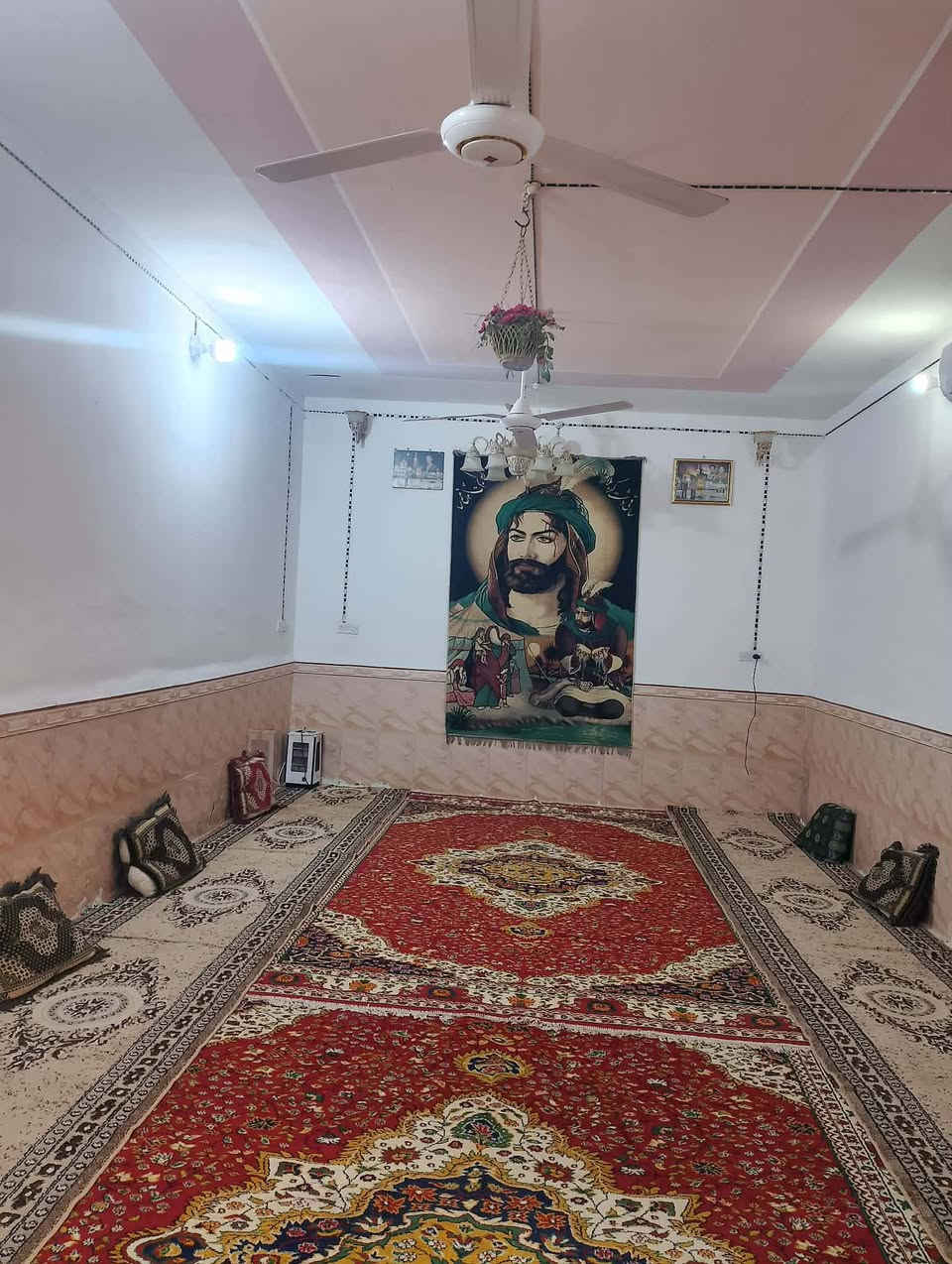 بيت للبيع حي الحسين .ع . مساحة 270 متر ( شارع أبو احسان ) بيت كامل مابي نقص البيت كله سيراميك قرب حسينية علي الاكبر ع 
للاستفسار اكثر اتصل ع الرقم ***********
