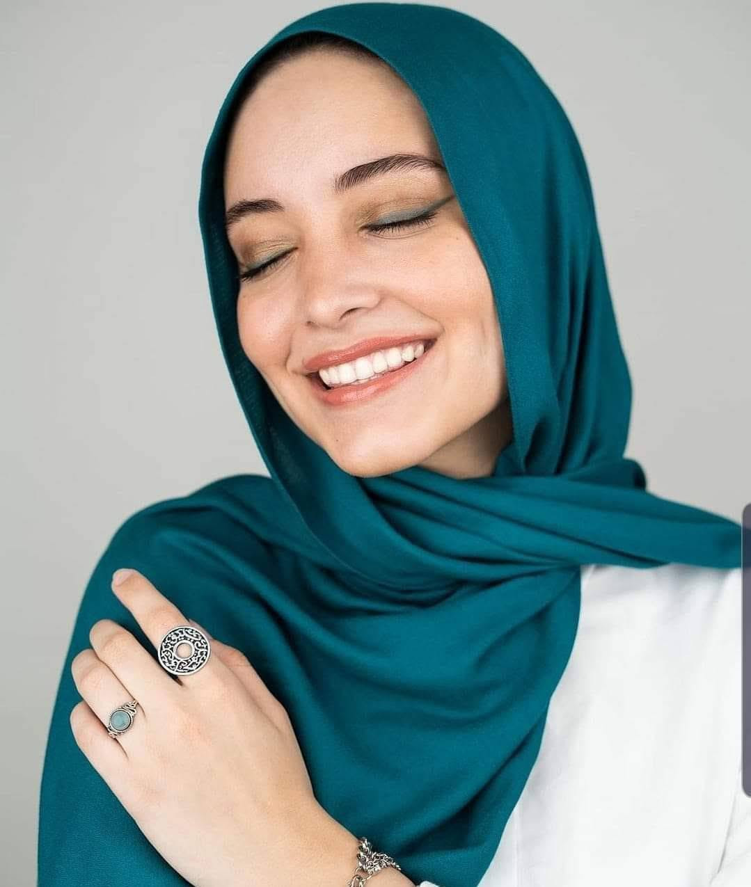 "💖 لأن أناقتك مش كاملة من غير تفاصيلك..
Velia جابتلك أقوى العروض المجمعة:

✨ باكج اليومي: 2 طرح + 1 بندانة = خصم 15%
✨ باكج الجامعة: 3 طرح + 2 بندانة = 299ج بس بدل من 450ج🎓
"اشتري 3 بندانات بـ 2 بس 👑"
"5 بندانات ألوان مختلفة بـ 199 بدل 250 🎉"
🎁 العروض سارية لآخر الأسبوع بس..
Velia = أناقة كاملة من أول البندانة للطرحة
                للاستفسار والشحن
 https://wa.me/201145125261
🦋  💙   *والدفع والمعاينة عند الاستلام ومرتجع العيوب الصناعة*


**إذا كنت صاحب هذا الإعلان وتريد حذفه لأي سبب، رجاءا أرسل رسالة إلى الدعم الفني**
