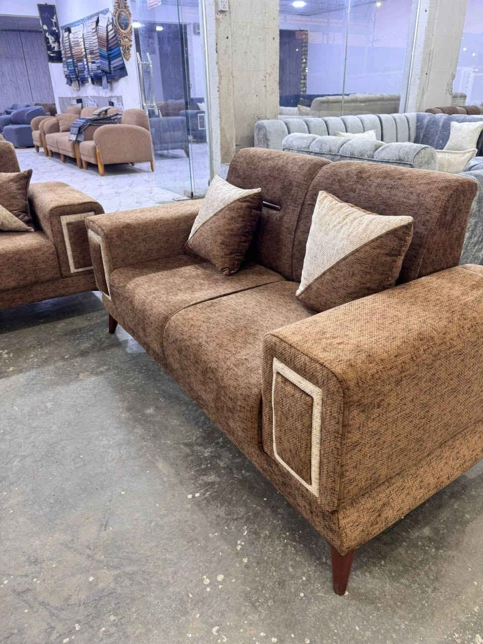 من رخصة مدير دواوين كورنر ١٠ مقاعد طول ٧متر وربع تفصال درجه اولى خشب بلوك اسود كله سفنج مضغوط مميز أول مع طبقه دللوب طبي قماش كتان ناعم مودرن نظام تركي شغل هاي الألوان متوفره اتصال ***********
