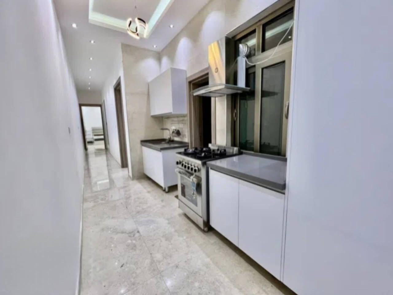 شقة للايجار 

الموقع/المنصور حي دراغ 

المساحه/100م

المواصفات 
طابق اول 
طابق ارضي 
2غرف نوم 
2حمام
صاله
مطبخ
موثث بالكامل
بناء حديث ومودرن 
الأنترنيت والكهرباء الوطنيه مجانا
يصلح لسكن العوائل والمغتربين 

سعر الأيجار/1,000$

الواجهة/***********
