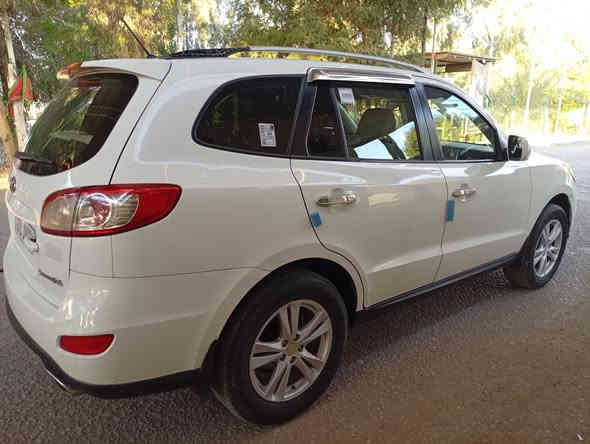 السلام عليكم
سنتافيا وارد خليجي .
الموديل--2011
محرك --4 سلندر --2400. 
 -- ٧ راكب 
رقم اربيل دولي 
- تبريد ٣ قطع+ تحكم يدوي
- تحكم استيرن
 قطعتين صبغ بيع او مراوس
 الاتصال ***********
