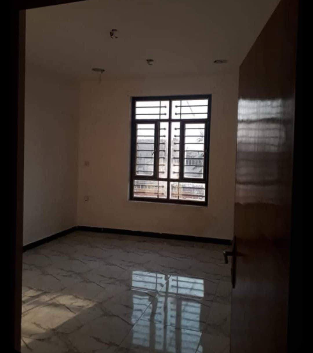 السلام عليكم
شقة طابق ثاني للايجار في الغزالية الشارع العام قرب شارع المركز تتكون من غرفتين والصالة والمطبخ مشترك وصحيات 
للاتصال :-***********
علي
