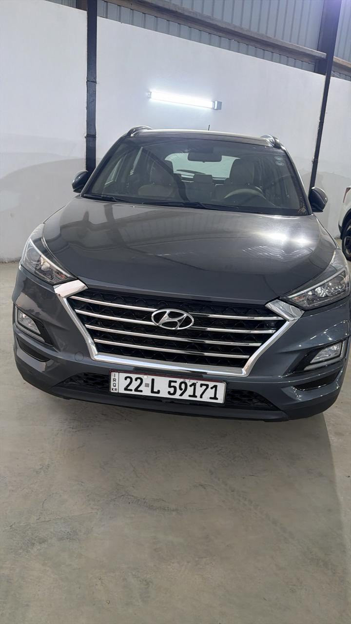 السلام عليكم سيارة توكسان مديل 2020 خليجي بدون صبغ كشنات كهرباء بنوراما
بيهة فقط مكانين بارد 
الجاملغ الامامي الايمن قليل 
ولجاملغ الخلفي هم قليل فقط 
مكان السيارة بغداد الوزيرية
195 وبيهة مجال قليل 
للاستفسار***********
