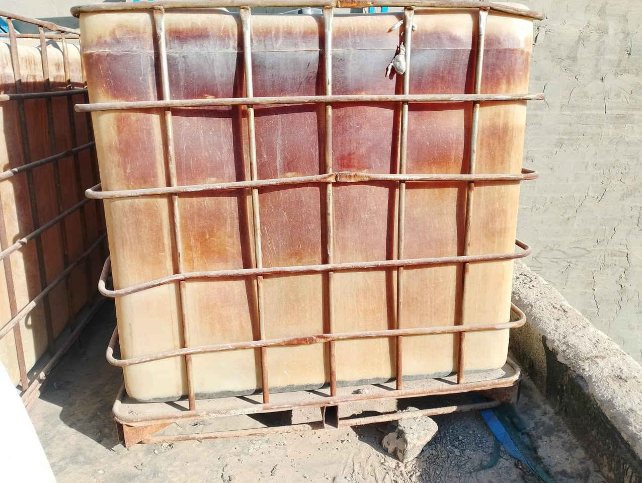 السلام عليكم ورحمة الله وبركاته برميل للبيع العدد 3 سعر الواحد 60وبي مجال العنوان بغداد مدينه الصدر الأورفلي الرقم ***********علاوي @

