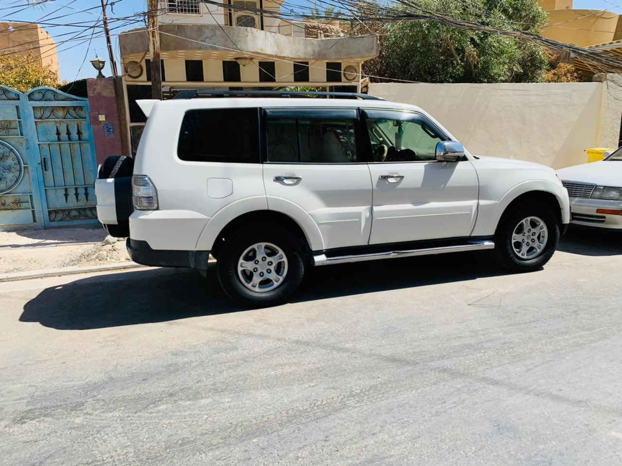 السلام عليكم
للبيع :
*سيارة باجيرو 2007 مكفولة كفالة عامه
الموصفات:
-محرك 3000
-6 سلندر
-حساس خلفي
-مري شفط 
-شاشة 
-جلد
-تحكم استيرن
-سنتر لوك
-تخم تاير جديد
-باتري جديد
مكان السيارة كربلاء معروضةب110 وبيه مجال قليل
للاستفسار ***********
