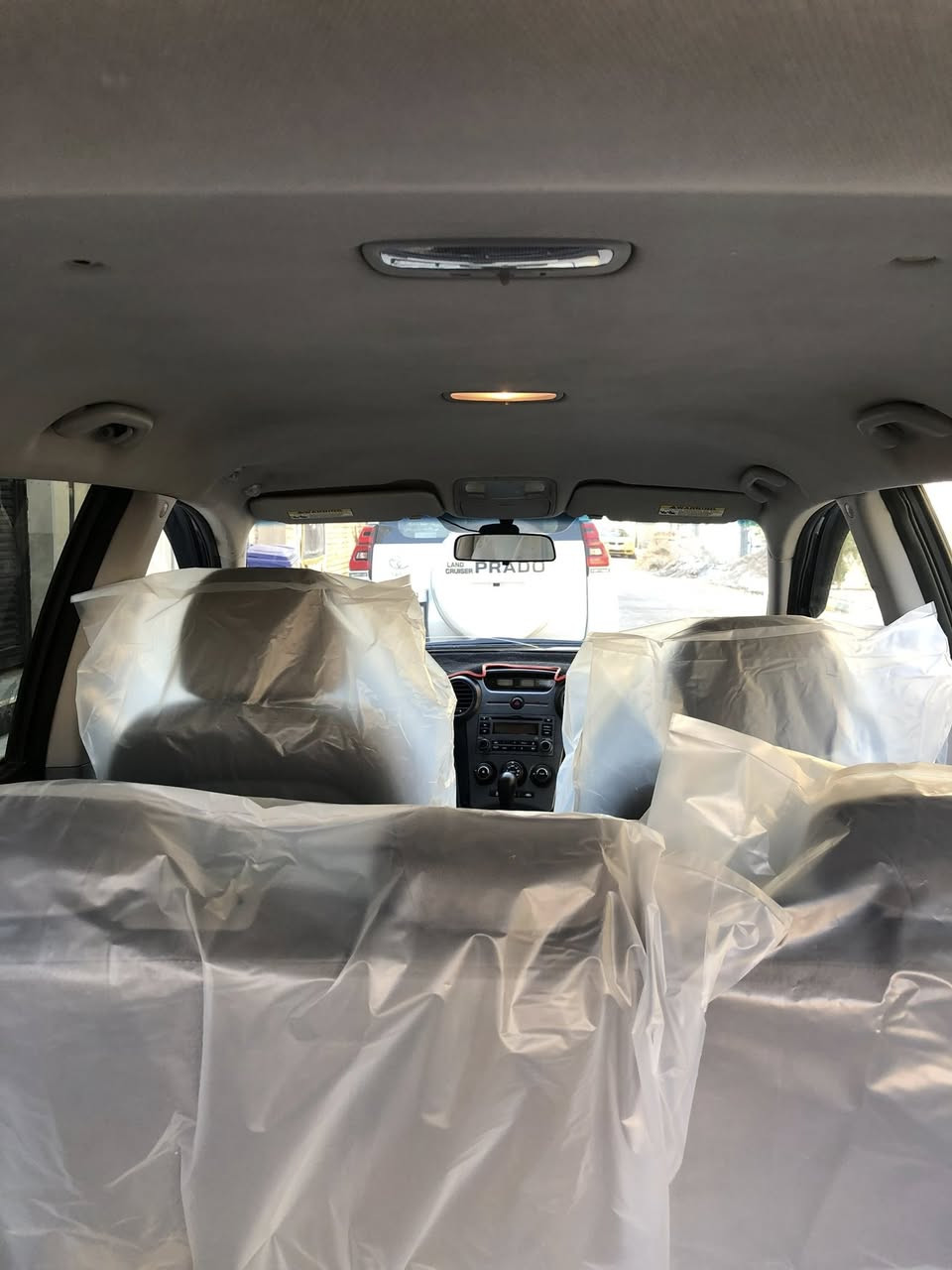 السلام عليكم من رخصه الادمن المحترم كيا رندو موديل 2008رقم بغداد بأسمي محرك 2700كفالة 
بيهه جراد شويه بالقماره والبنيد تخم تاير معروضه ب 92وبيهه مجال مكان السياره واسط مركز المدينه
***********
