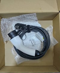 شاحنه BYD اصليه للبيع ب٢٥٠ وبيه مجال  والتواصل على 07767185900وبي واتس...