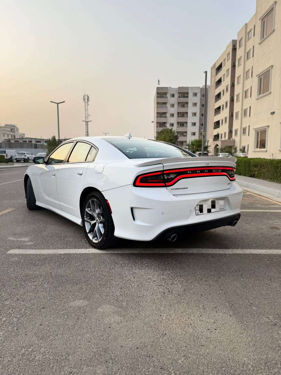 السلام عليكم 
جارجر 2023GT ابيض بدون ارباك بدون تبديل فقط بارد ب الجاملغ على كده الموجود  الرصعة السياره اخت الزيرو اني مستورده معروف الموصفات  السياره  معروضه 275$ وبيه مجال *********** حته الدعاميه بلاديه رقم بغداد بسمي
