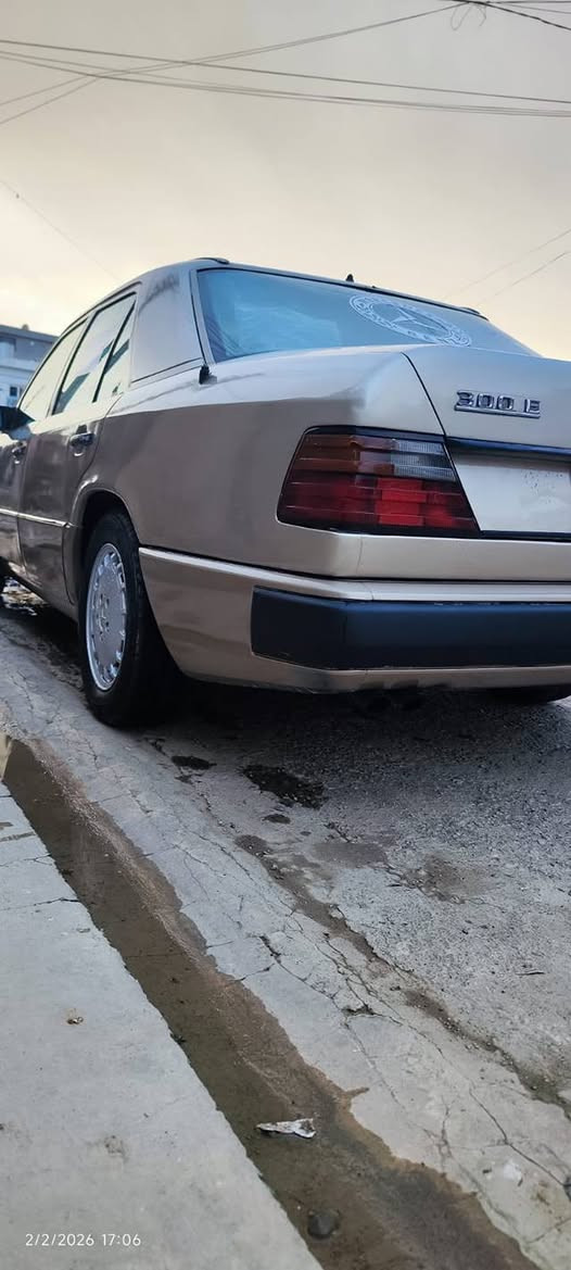 للبيع مارسدس دب موديل 1990 كير محرك شرط 3000 ديلكو سياره حلوه جاهزه من كل نواحي صدر  تايرات كهربايت شرط سياره بدون ضربه قويه صبغ عام جماليه سياره مآل بيت رقم كركوك مشروع وطني دفتر بانزين بي مكان كركوك خابر عل رقم سعر 45 بي مجال بسيط ***********
