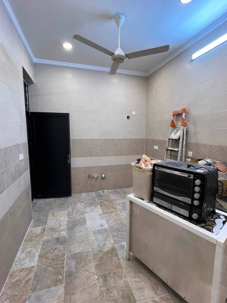 السلام عليكم بيت للبيع المساحه١٢٠ متر فول بناء ٢٠٢٥ العنوان الشعله شاره ٦٠ شارع ابو طياره يحتوي ٤ نوم حمام ٤ استقبال حولي مطبخ ***********

