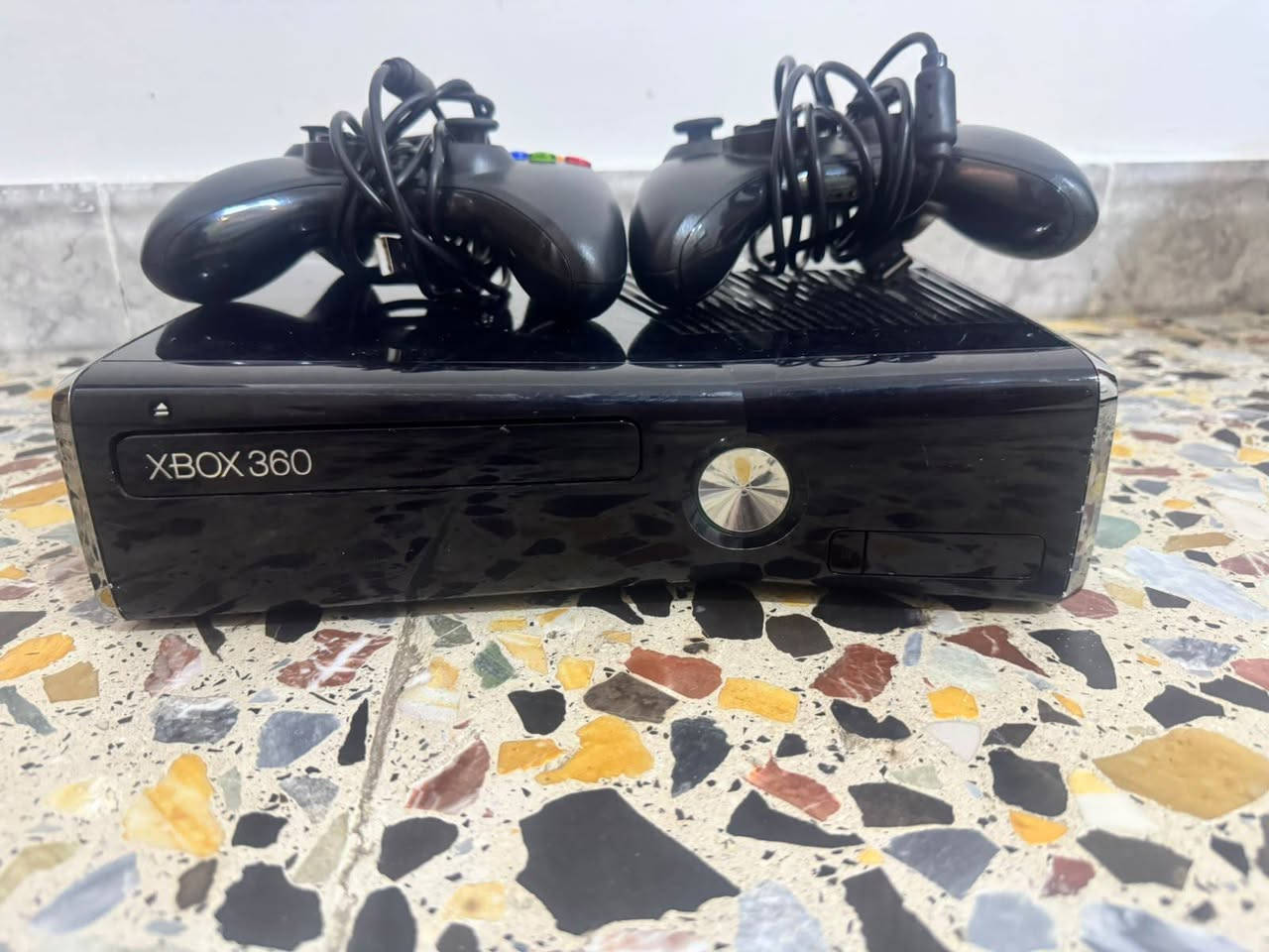 اكس بوكس 360 للبيع نضيف جدا
ويا جوستكات عدد 2عاديه ام واير كامل محلقاته 
بلي امريكي وهكرته 30الف تهكير مضبوط 
بلي امانه الله نضيف كلش اني ماعندي معلومه علا بليات كله 
سعره 130 وبي مجال للشراي
مكاني بغداد الغزاليه 
***********

