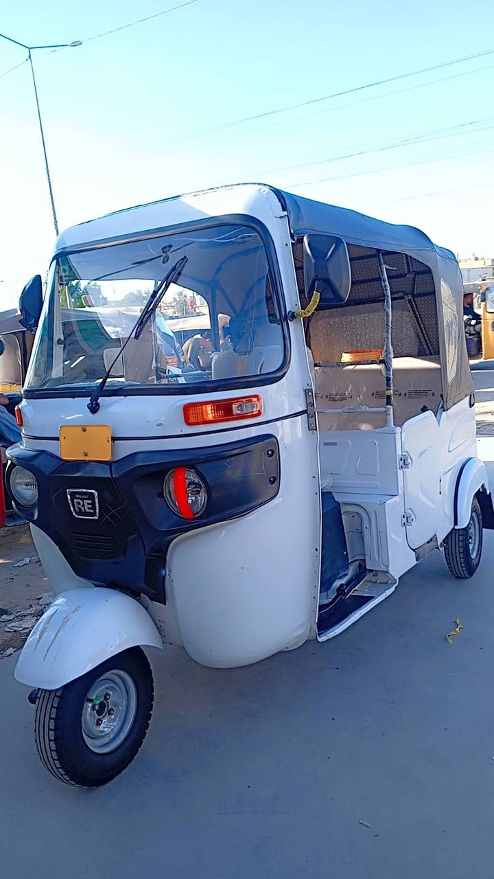 سلام عليكم شباب عدي تكتك للبيع 22لون ابيض بيهه بس دوس مرقمه رقم وسنويه بيهه بارد يم البكلايت مضح بل صور اي الاستفسار عل رقم***********
