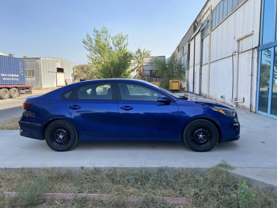 سلام عليكم للبيع كيا فورتي موديل 2021 رقم أربيل السياره حادثها أربع قطع موضح بلمنشور بيها باب السايق والجاملغ الأمامي والباب الخلفي وره السايق تبديل الجاملغ الخلفي تصليح السياره جاهزه من كلشي كير محرك كفاله تحتوي على منظومه غاز السياره تأخذها كبل لشارع مكان السياره بغداد الزعفرانيه تواصل متواجد واتس آب *********** السعر 133$ كتلوكات الشركه موجوده تخم ويل وتاير جديد السياره جاهزه كبل لشارع
