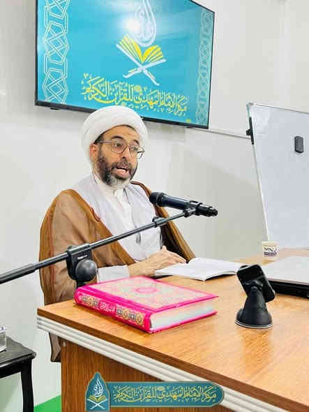 ببركة صاحب العصر والزمان (عج) واستمراراً لنهج مركز الإمام المهدي (عج) للقرآن الكريم في نشر العلوم الفقهية، انعقاد الدرس السابع عشر لطلبة دورة (الإمام الهادي الفقهية) 

برنامج الدرس:

📖 تلاوة عطرة من كتاب الله المجيد أتحفنا بها صوت القارئ: محمد نبيل
🎙️ محاضرة فقهية ألقاها سماحة الشيخ رياض العنبكي، تناول فيها بأسلوب مميز ودقيق موضوع أحكام الصوم والابتلاءات اليومية.

💬 جلسة تفاعلية مع الحاضرين، أجاب فيها الشيخ عن أسئلتهم واستفساراتهم الفقهية، موضحاً أبرز القضايا التي تواجه المؤمن في حياته اليومية بأسلوب شيق وواضح.

🔹 #دورة_الإمام_الهادي_الفقهية
🔹 #مركز_الإمام_المهدي_للقرآن_الكريم

📍 الموقع: الحمزة الشرقي - مضيف الحاج غاوي الگيم
📞 للتواصل: عبر الهاتف والواتساب: ***********
فيس بوك:-
https://www.facebook.com/profile.php?id=61567026812167&mibextid=ZbWKwL

تيليكرام:-
https://t.me/ALmahdiQuran1

انستغرام:-
https://www.instagram.com/m_h.quran/profilecard/?igsh=MXY3YTRkamVsc2FqZg==

رابط لجميع الصور :- 
https://t.me/+xJO4j_5x6IwyOTYy
