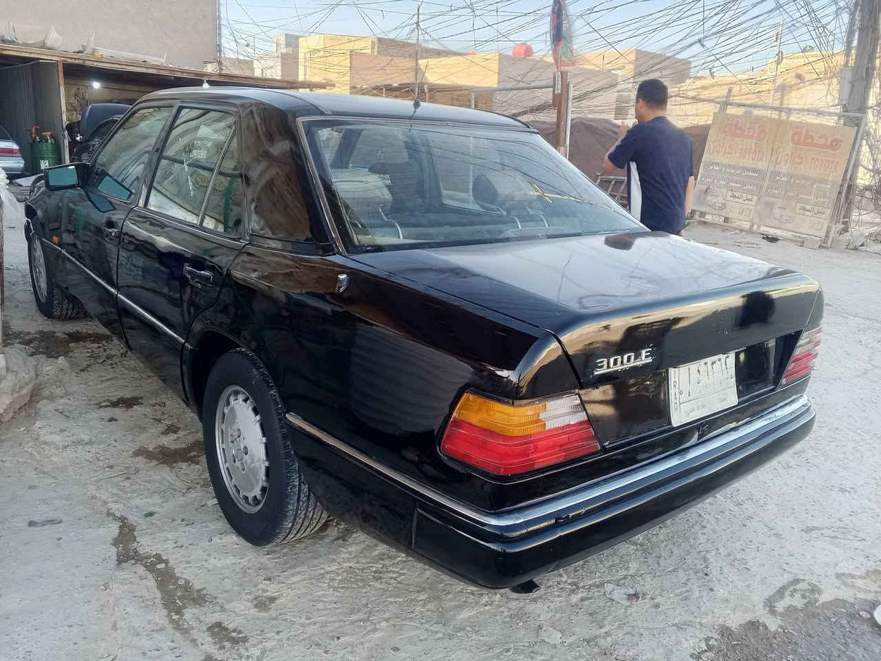 السلام عليكم ورحمة الله
مارسيدس دب1987 گير ومحرك بطة 2500
قواعد دبلات بلاديه محرك وكير مكفولات 
سنوية 2028 رقمها نجف وراعيها بالنجف 
صبغتها جديدة تبريد بي ليك دواخل السيارة بلادية 
سعرها 40 ورقة قفل الي تفيدة يتصل على الرقم
***********
