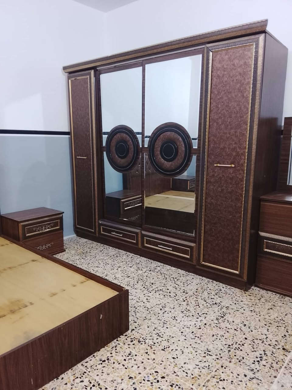 غرفة نوم تركيا مستعمل نضيف كلش 5 قطع سعرها   تواصل خاص او على الرقم  ***********
