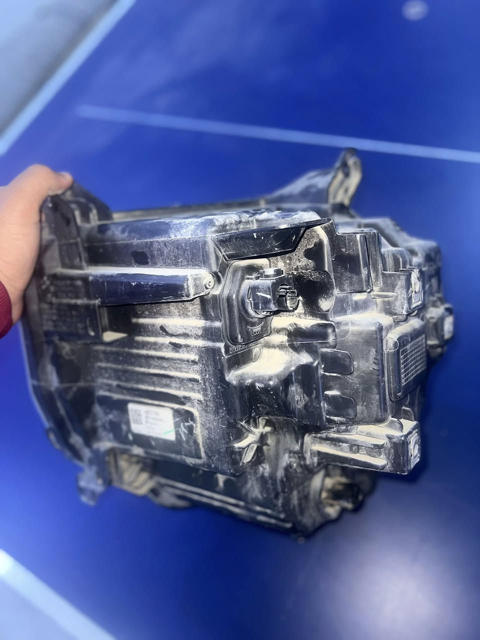 السلام عليكم "للبيع: لايت شيفروليه ترافيرس 2023البلادي مال السياره شغال 100‎%‎
الجهة: أيمن (يمين الراكب)

المواصفات: أصلي، نظيف جداً، خالي من الكسر والعيوب تماماً.

السعر: [180دولار ] (قابل للتفاوض البسيط للصامل).

للتواصل: [***********]"
