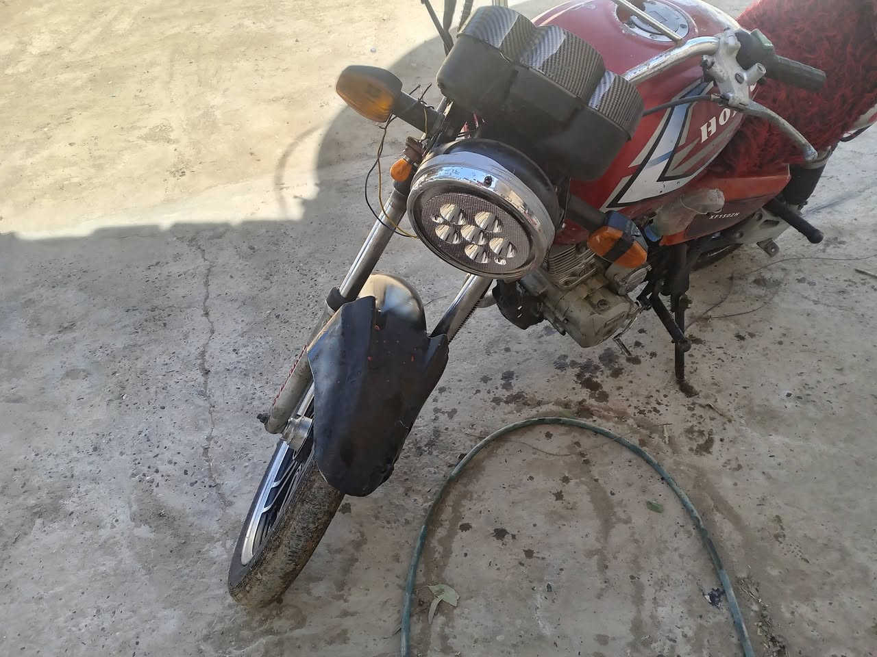 بانده للبيع مديل ١٩ محرك يراني عشرين السعر ٣٠٠ وبيه مجال ***********
