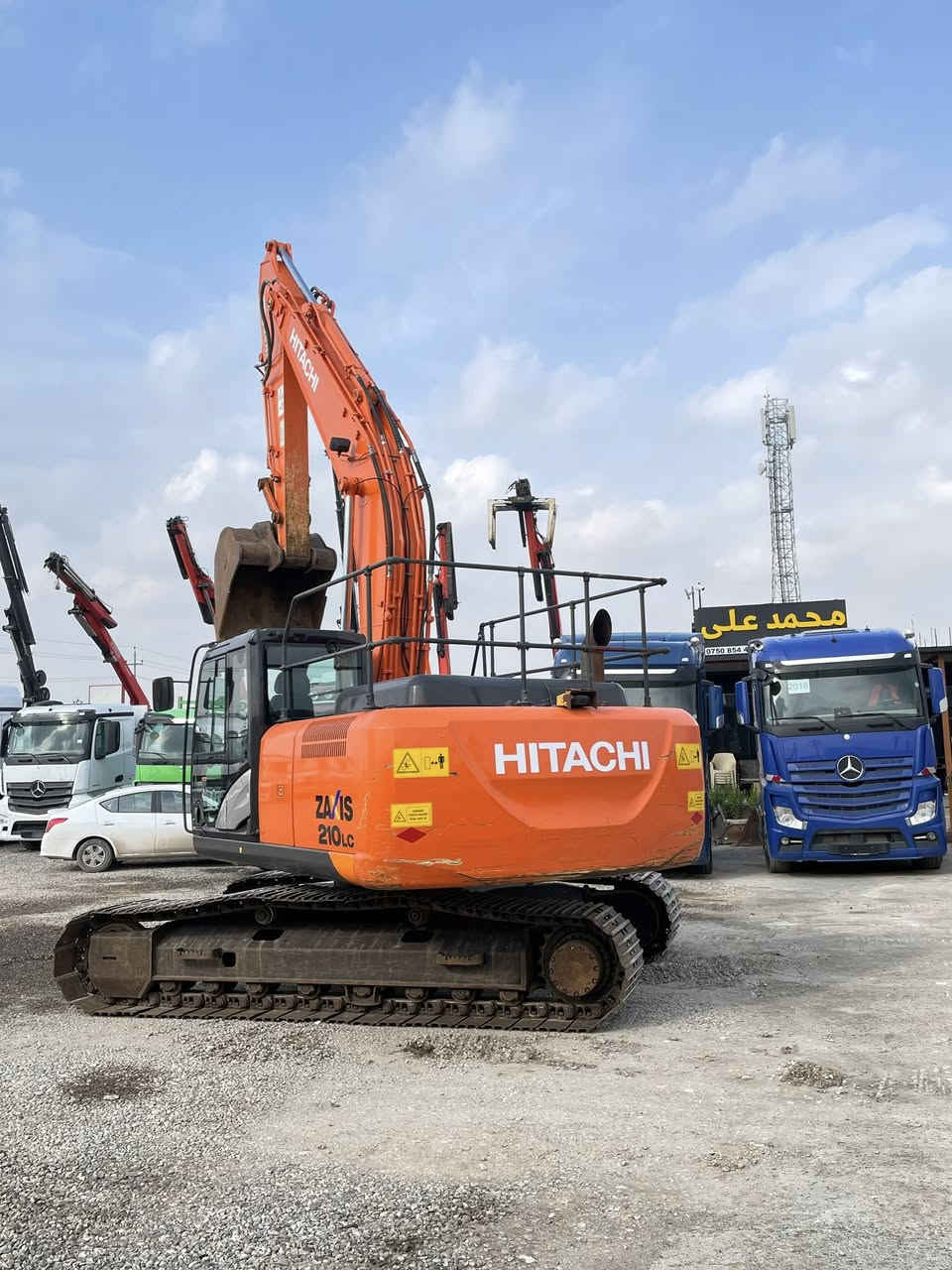 Hitachi zx 210 B 5✅
2015 رقم أربيل 

                  معرض   محمد علي

         ☎️📱 *********** 
         ☎️📱 ***********
    ساعات:  ٩:٠٠صباحاً   -  ٧:٠٠مساء⏰
    بيع وشراء جميع الاليات الثقيله ✅
           عنوان أربيل/ شارع كركوك ✅📍

