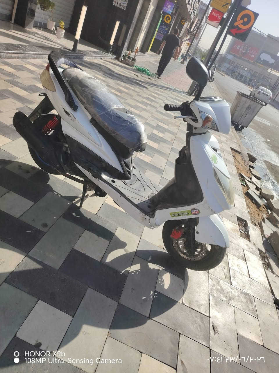 سكنز فحل كابريتر
دراجه حلوه ومرتبه وكلشي شغال بيها
كهربائياتها كلها شغاله
ستان صفح و ستان تعليك
لايت زنون عالي ناصي
دبل اشار يمين ويسار
باتري جديد الاصلي
رايدها 500 بيها مجال بسيط
مكانها الكاظميه ***********
