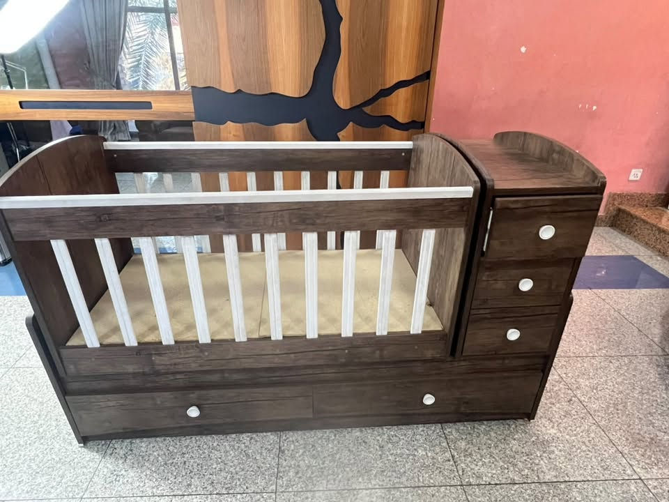 جرباية اطفال
ترهم هزاز وترهم  تنفتح واتصير جربايه عاديه
اخذتها من الاسكان ب ٢٥٠ الف رايدتها ب ١٠٠ الف 

للاستفسار عبر المسنجر 
او الواتساب ***********
