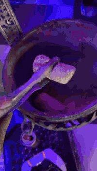 سلام عليكم
فحم جمر 

بدون غاز بدون ريحه رماد قليل فحمه تخبل ابيع على الفحص الكميه محدوده 

***********
