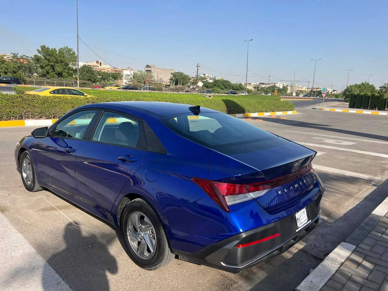 للبيع هونداي النترا موديل 24
2024 Hyundai Elantra SE

محرك 2000 دوش/ رقم بغداد باسمي السياره وأرد أمريكي بيها اصبع بارد بالبنيد فقط بدون ايرباك عداد المسافة ٢٧ الف ع وضع الشركه اي قطعه ما مفتوحه مكفوله السعر ١٦٢$ ورقة وبية مجال. بسيط موقع السيارة  بغداد حي الاعلام الاتصال او واتس اب *********** 

شاشة معلومات وترفيه: شاشة تعمل باللمس لوحة العدادات ديجيتال 

تدعم أنظمة Apple CarPlay و Android Auto في جميع الفئات.

ميزات السلامة والأمان:

نظام مراقبة ضغط الإطارات.

نظام التحكم الإلكتروني في الثبات.

نظام التحكم في الجر.

نظام مراقبة النقطة العمياء.

نظام التحذير ٣ انظمه قياده مانع انزلاق

