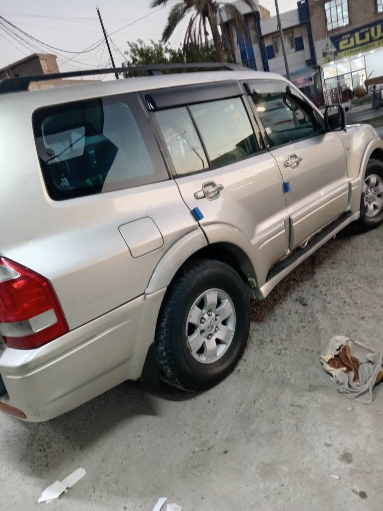 باجيرو موديل ٢٠٠٧ صبغ قطعتين جاملغ وبنيد كير ومحرك كفاله تخم تاير حداديه. فتحه بالسقف شايه كامره سنتر لك.. دواخل جديده مابيها اي خياس ولاتعمير محرك ٣٠٠٠بلادي المرغوب سعرها ٨٦ ورقه او مراوس مكانها كربلاء مكلف بالنشر تلفون صاحبها ***********.. ***********.. عدنه وكاله عامه تحويل عقد مروري.. اليعجبك السياره نضيفه.. وجاهزه....  ٧ راكب كربلاء, العراق
