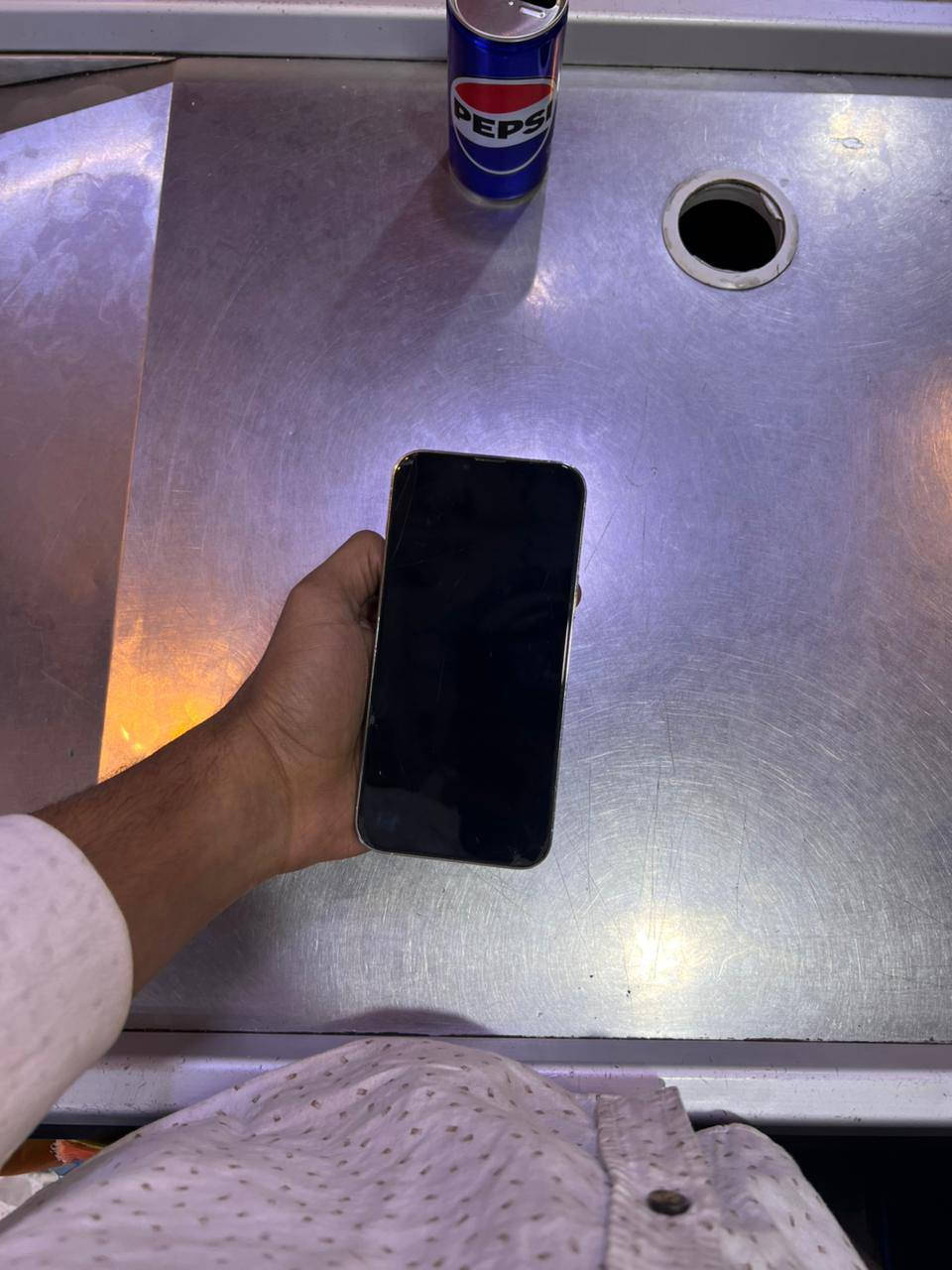 سلام عليكم 
ايفون 13 برو ماكس 📱
جهاز ممفتوح 💭
بس الضهر مكسور فقط🛑

بطايه 77🔋
الشاشه 3 خيارت مثل مموضح بصوره ✅
اذكره 256 
الجهاز نضيف بمعنه الكلمه بس الضهر 🔜
سعر 550 بي مجال قليل ✅
مكاني زيونه 🏠
رقم ***********📲
متواجد 2️⃣4️⃣
