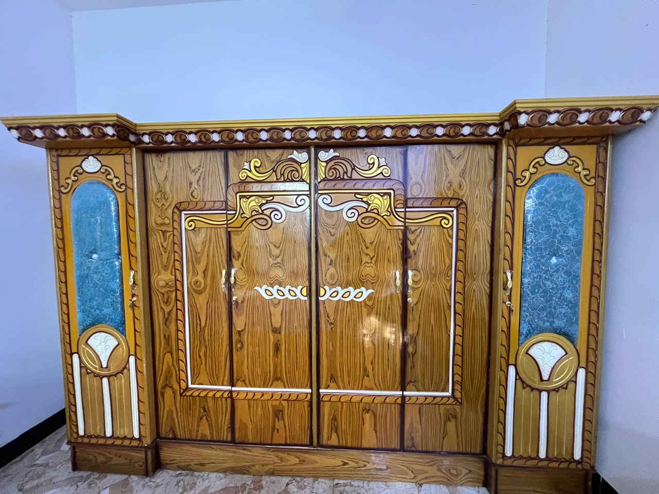 السلام عليكم غرفه جديد للبيع ما مستخدمه مشدوده  فقط  صار 20 يوم  مشتريه  بسعر مناسب  للاستفسار ***********
