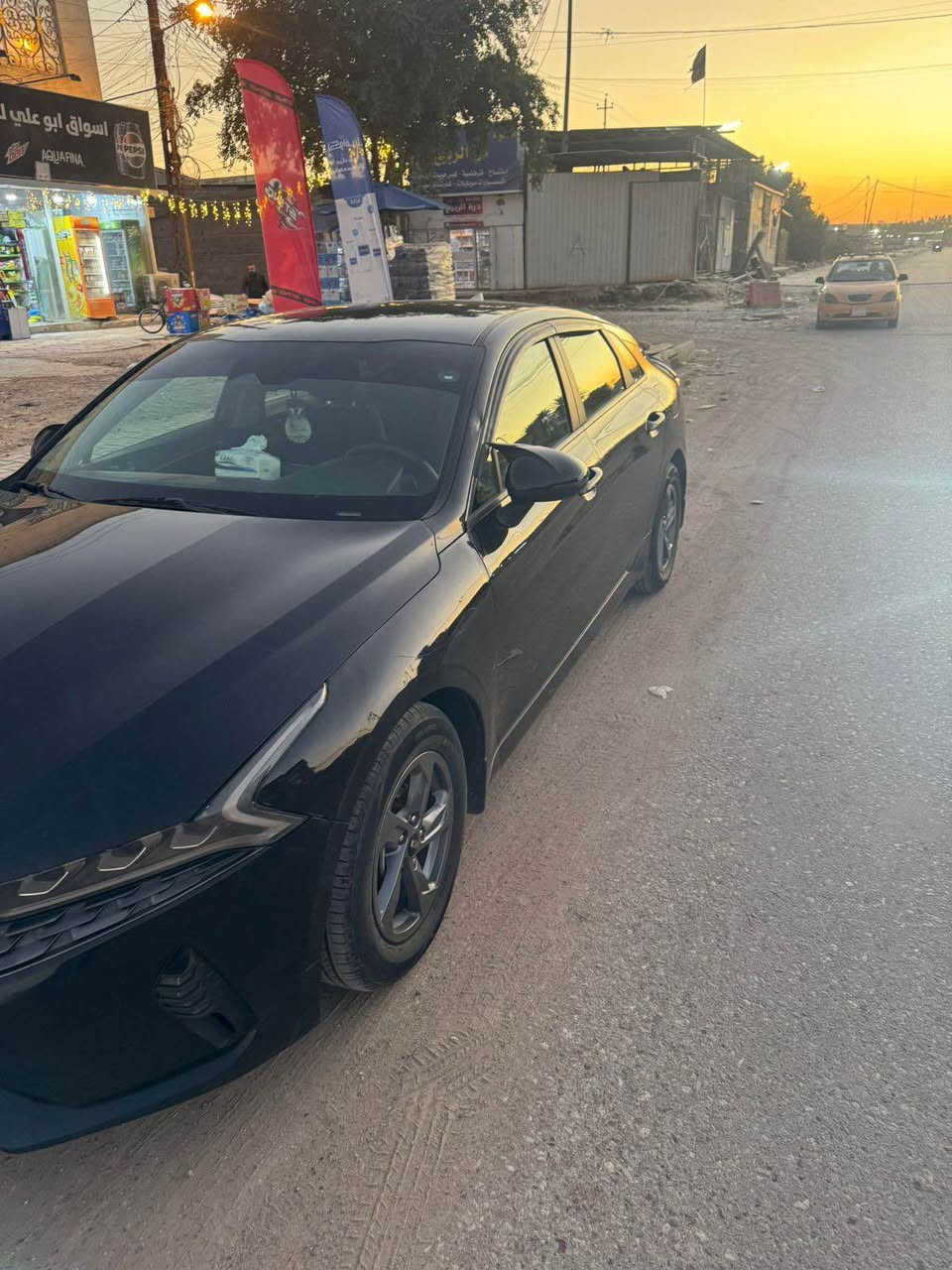 كيا k5 موديل 2021 
سعرها 137 ورقة وبيها مجال 
بيها حادث قطعتين تبديل بلادي نفس اللون جاملغ وباب ايمن وصبغ طرف البنيد كلش اضافة الى ملاحظات بالجهة اليسرى 
ماشية 78 ميل
عليها غرامة 400 الف دينار 
محرك وكير مكفولات وبدون شاصي ابد
رقمي للتواصل *********** بغداد, العراق
