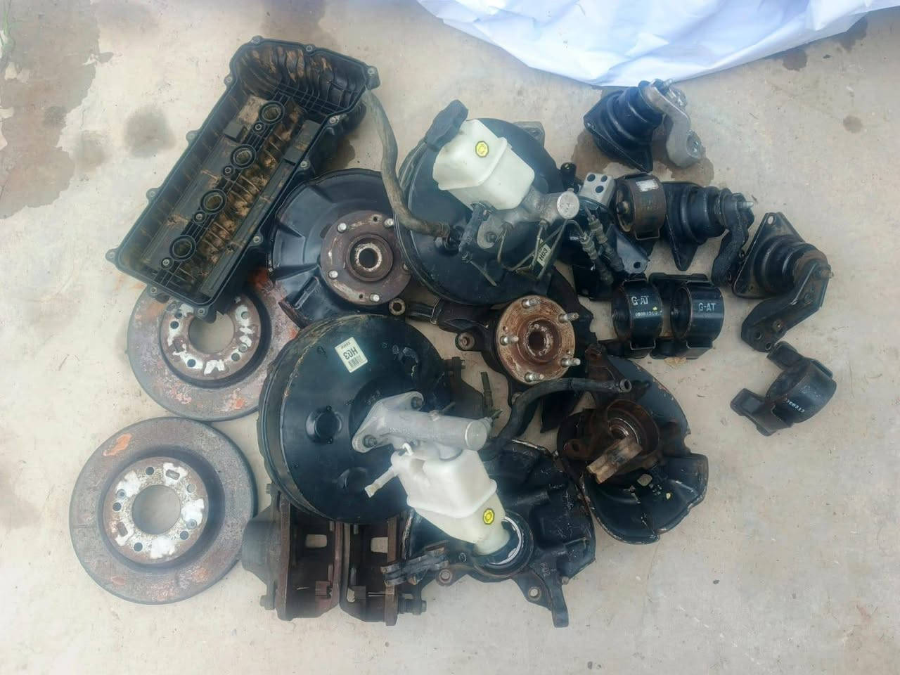 غراض سيراتو تفصيخ حاويه من موديل ٩ الى ١٣ والنترا من ٧الى ١١ يوجد توصيل جميع المحافظات  الاستفساررًالاتصال عل الرقم *********** الحجز واتساب أو اتصال@سجاد الطيب
