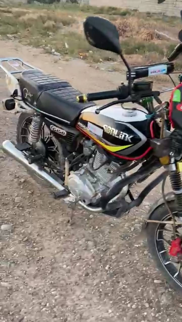 السلام عليكم دراجه موديل 2024دراجة خيرمن الله كلهه شغاله مكفوله من كلشي اوراق موجوده دراجه حيل نضيفه مو شراي لاتكسر حلال العالم مكلف بالنشر الاستفسار*********** السعر 700بيهه مجال بسيط تحياتي للجميع
