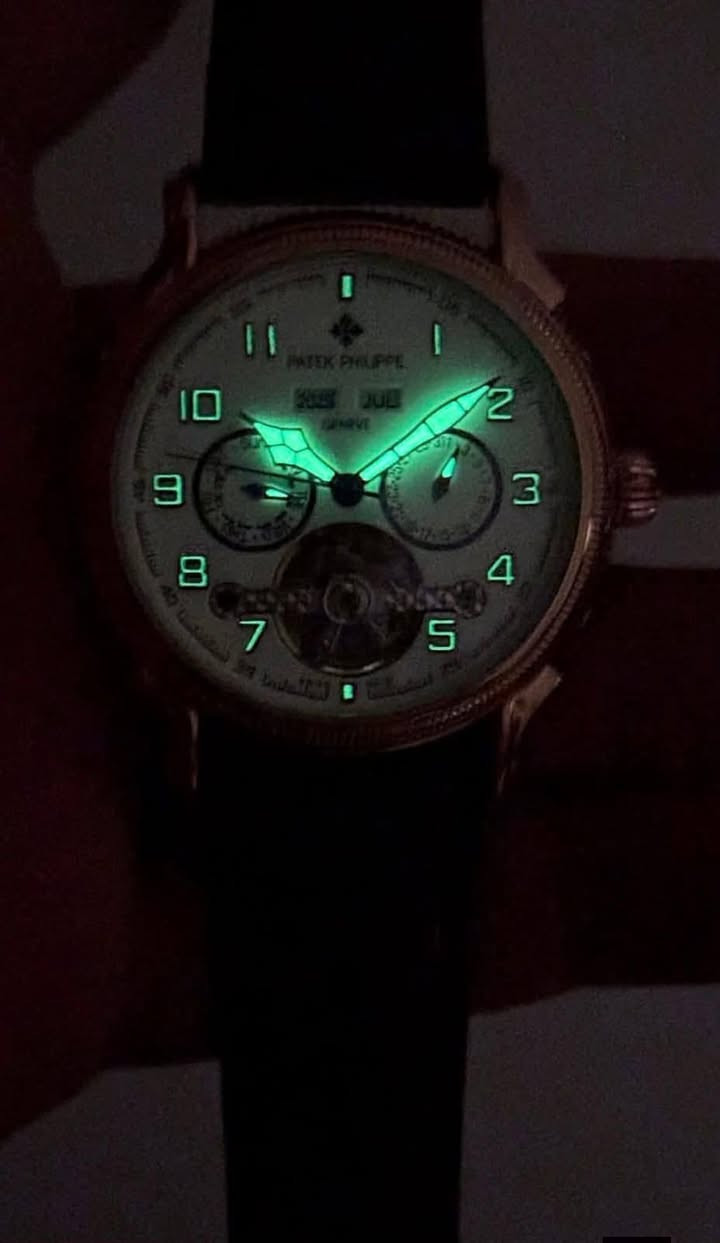 باتك فلب مال بالة موديل قديم وزنها ثقيل ضد الماء مكينتها اوتماتيك وتكويك تشتغل نظامين
غير مستخدمة نظافة ١٠٠٪؜ جديدة بالعلبة

قطر الساعة ٤٠ والسناتر شغالة كلها

طلاء ذهبي ثابت

السعر 75 الف مع التوصيل


**إذا كنت صاحب هذا الإعلان وتريد حذفه لأي سبب، رجاءا أرسل رسالة إلى الدعم الفني**