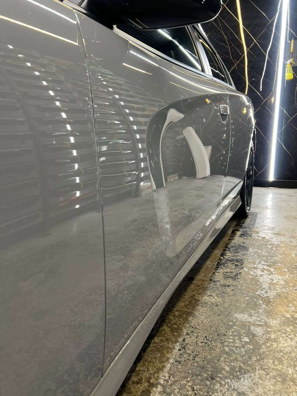 السلام عليكم
للبيع دوج جارجر 
موديل 2022
اللون سموك 
جيتي GT
شفتات استيرن 
كشنات حضن 
نظام SPORT
حساسات خلفيه 
كأمره دواره 
شاشه كبيرة 
ماشيه 28
سونو موجود 
رقم بغداد الجديد بسمي 
صورة الحادث موجوده أضافه إلى سونر 
السيارة كسر كارتون اخت الزيرو احله من الصور 
رقم الهاتف ***********
***********
