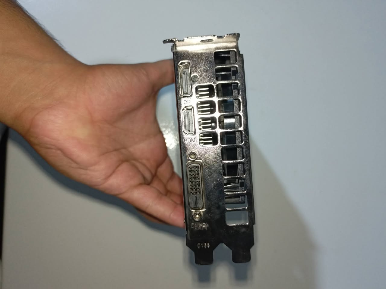 للبيع كرت شاشة GALAX GTX 1650 SUPER، الكرت نظيف جداً واستخدامي الشخصي، يعمل بكفاءة عالية وأداء مستقر.
للبيع كرت شاشة GALAX GTX 1650 SUPER، الكرت نظيف جداً واستخدامي الشخصي، يعمل بكفاءة عالية وأداء مستقر.
​مميزات الكرت:
​تم إجراء اختبار استقرار (Stress Test) ببرنامج FurMark لمدة تزيد عن 10 دقائق.
​درجة الحرارة تحت الضغط الكامل (100%) لا تتجاوز 71 درجة مئوية، مما يدل على كفاءة ممتازة في التبريد.
​الكرت مستقر جداً ولا يعاني من أي مشاكل حرارية أو تقنية.
​الكرت من شركة GALAX الموثوقة ومعروف بأدائه القوي في الألعاب على دقة 1080p


**إذا كنت صاحب هذا الإعلان وتريد حذفه لأي سبب، رجاءا أرسل رسالة إلى الدعم الفني**