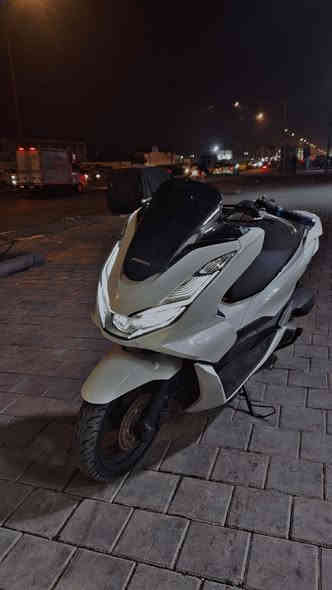 السلام عليكم بي سي اكس كورية جيل الرابع صارلها 3 اشهر نازلة من حمودي السيد الدراجة مكينة مكفولة و بلادية من البرغي للبرغي و الكفرات البلادية بس بيها زلوغ مبينات  بالفديو باليمنة مكان شعب سعرها 16 و بيها مجال
*********** واتس
