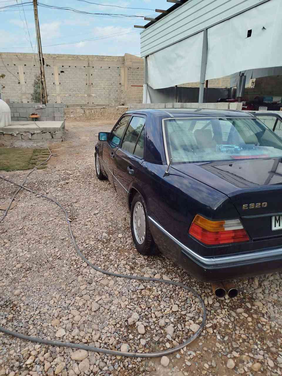 السلام عليكم
مارسدس دب للبيع 
موديل 90 رقم ديالى بسمي 
مكينه 2500 ديلكو كير مكينه كفاله
قواعد دبل سليمه صدر جديد 
العنوان بغداد تقاطع النهروان السعر 57
رقم الهاتف ***********
