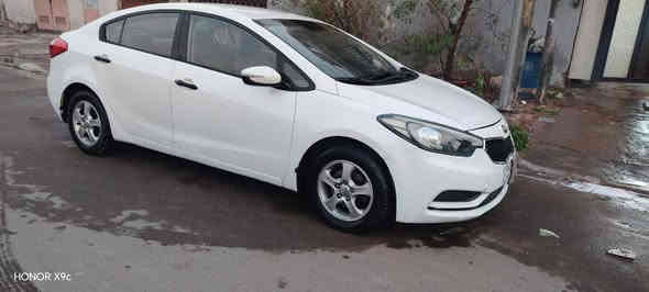 السلام وعليكم لبيع سيراتو موديل 14 خليجي ابيض صدفي محرك 1600 دوش كير 6 نمر مواصفات عاديه تحكمات جهتين شاشه كامره رقم بغداد دولي هزه جديده بسمي تحويل ثاني يوم مكان السياره بغداد الكرخ ***********
