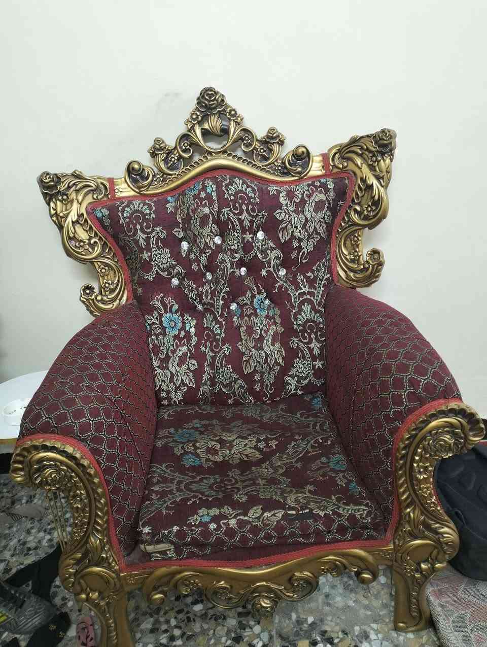 السلام عليكم عندي تخم ملكي ايراني 10مقاعدللبيع السعر 250 بغداد حي اور ***********
